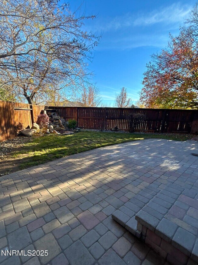 Building Photo - 5353 Desert Peach Dr