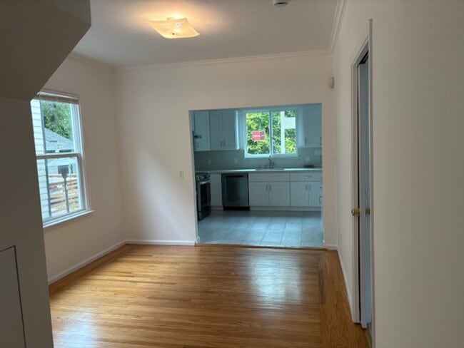 Building Photo - Beautiful Remodeled Berkeley 3 Bedroom Dup...