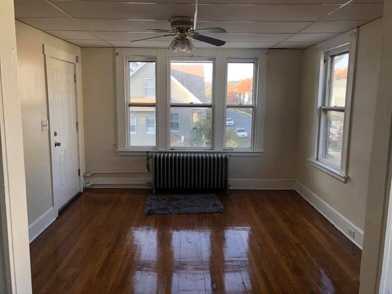 Living Room/3rd bedroom - 146 Edson Ave