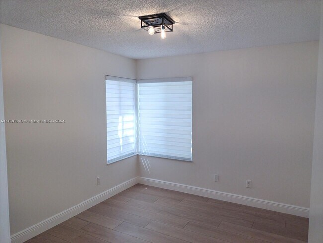 Building Photo - 1740 SW 110th Terrace