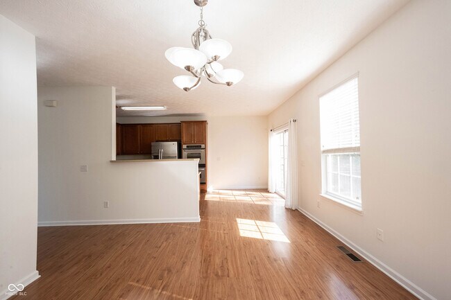 Building Photo - 9009 Mercer Dr