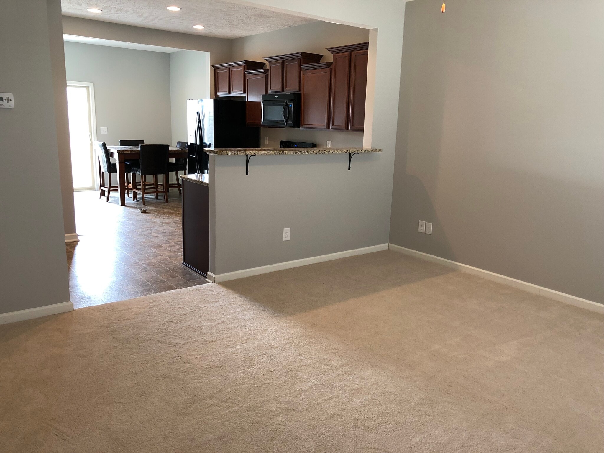 Open concept living room - 1514 Sprucedale Dr