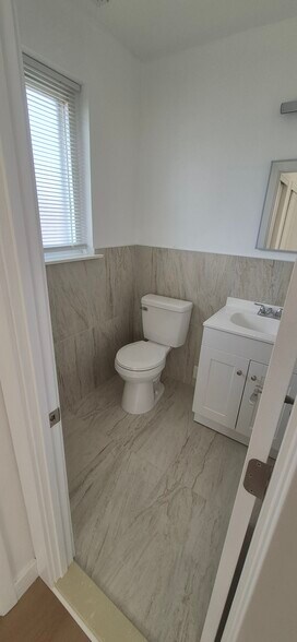 Building Photo - 8258 Rodney St