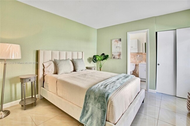 Building Photo - 1104 NE 16th Ave