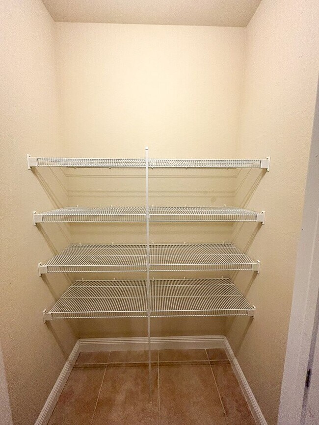 Building Photo - Chase Hollow #43