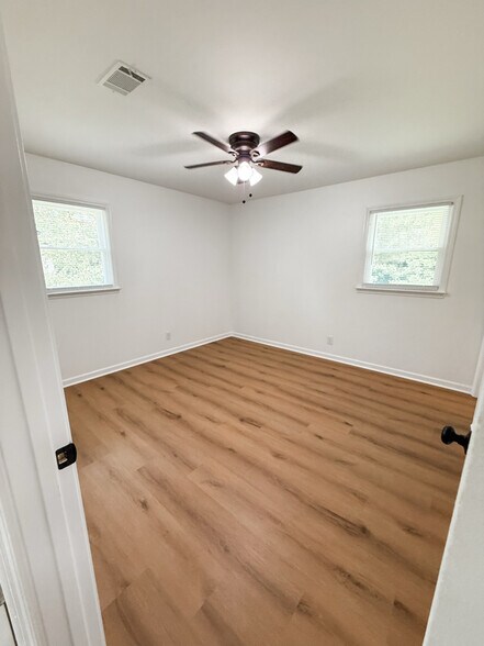 Building Photo - 1006 Taylors Mill Rd