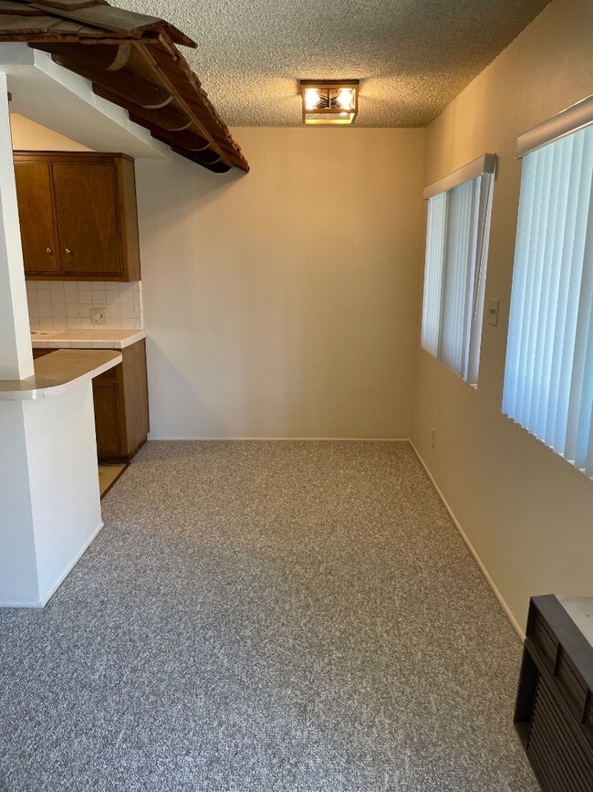 Building Photo - 307 N Curtis Ave