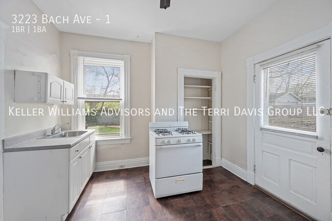 Building Photo - 3223 Bach Ave