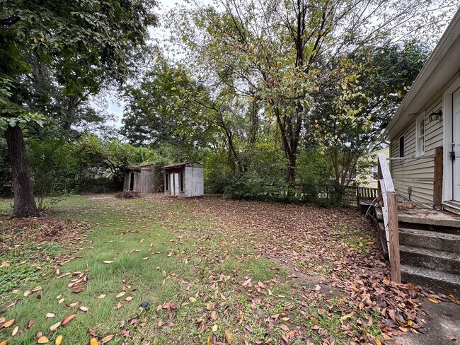 Building Photo - Renovated 3-bedroom convenient to I-40