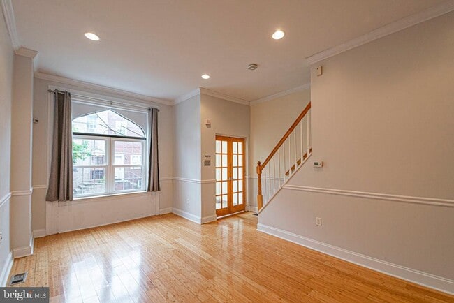 Primary Photo - 2135 S 16th St