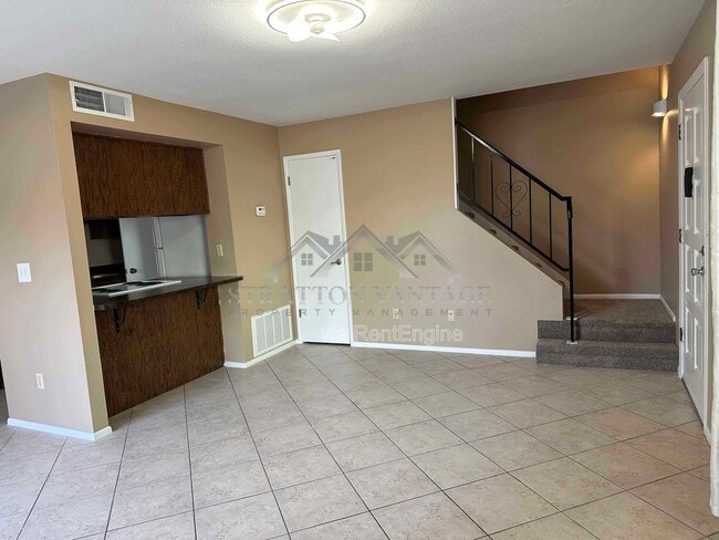 Building Photo - 10203 N 7th Pl