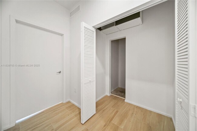 Building Photo - 3435 NW 9th Ct