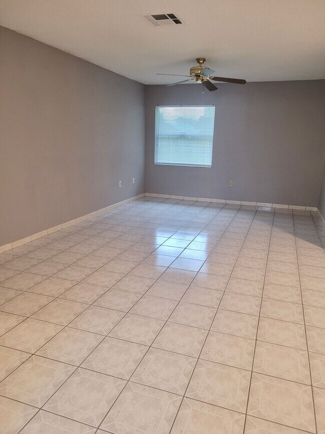 Building Photo - Spacious 3 bed 2 bath home in Kissimmee