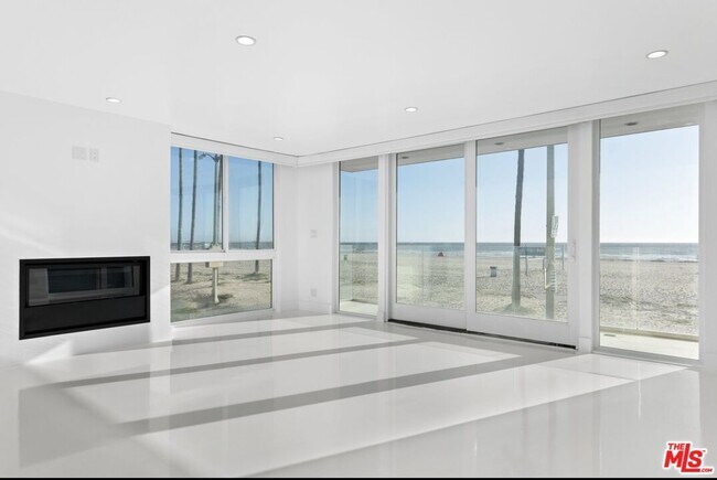 Building Photo - 2419 Ocean Front Walk