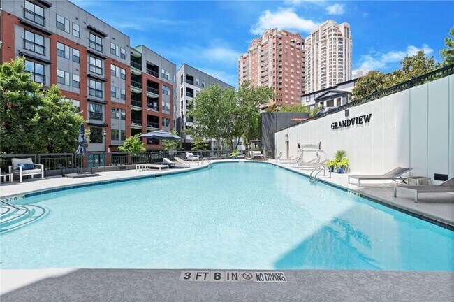 Building Photo - 3481 Lakeside Dr NE