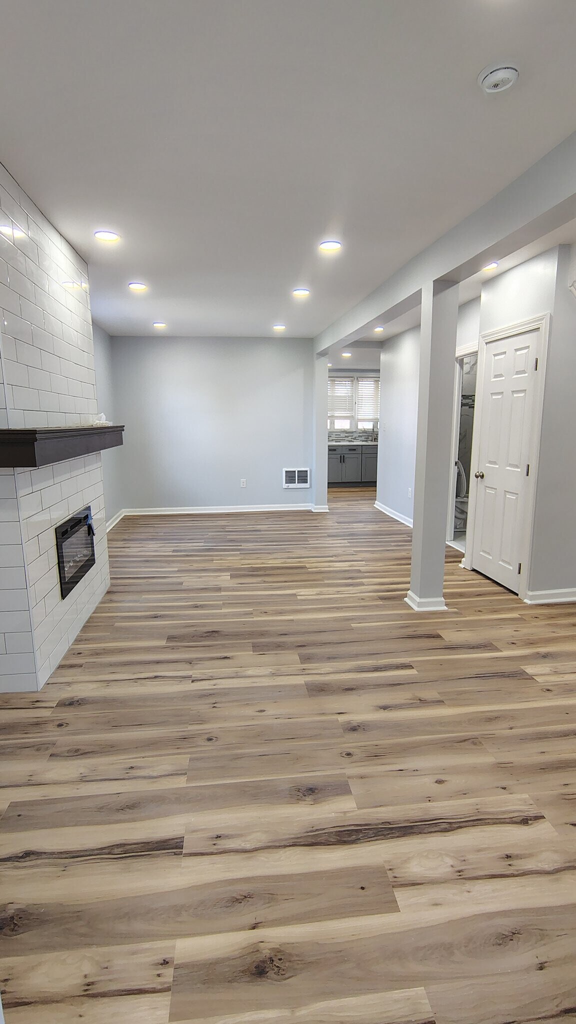 Building Photo - 1000 Main Ave