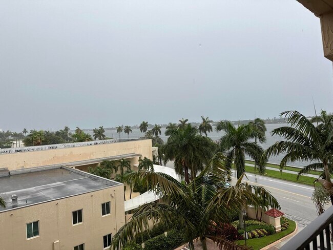 Building Photo - 1801 N Flagler Dr