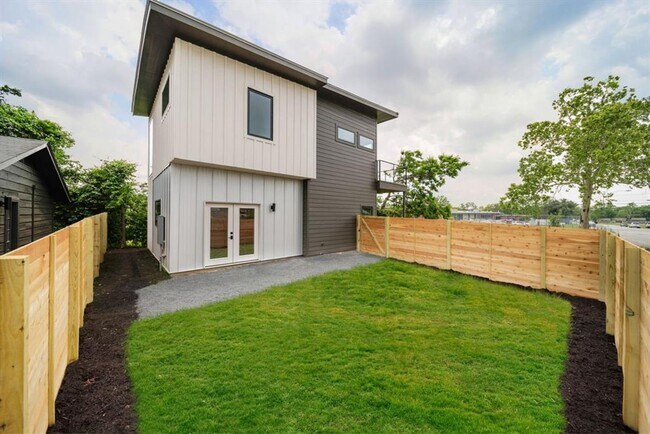 Building Photo - 8507 Hathaway Dr