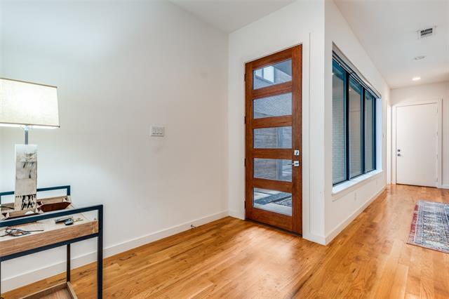 Building Photo - 5427 Melrose Ave