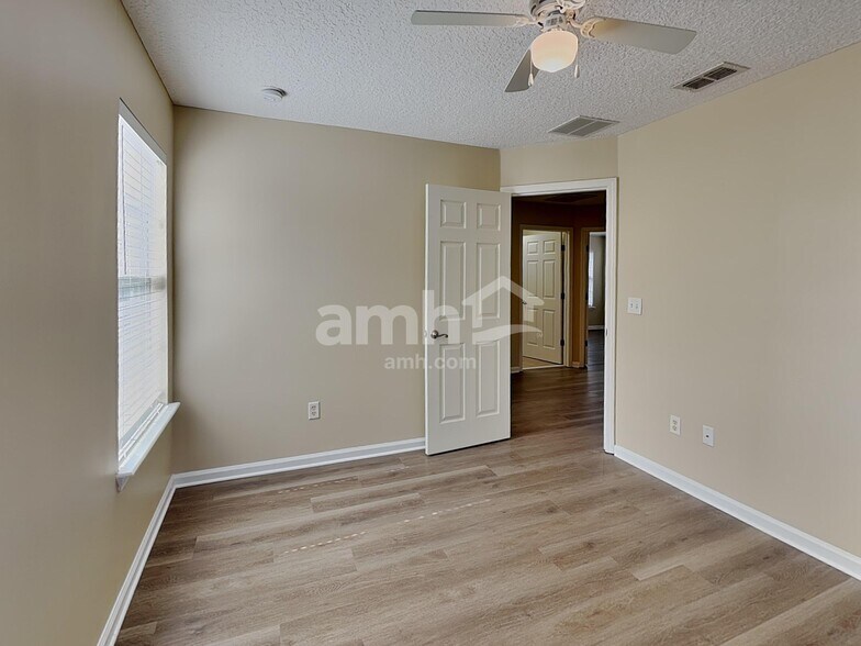 Building Photo - 6285 Pendragon Pl