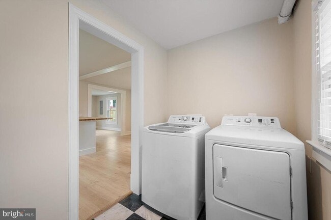 Building Photo - 553 Highland Ave