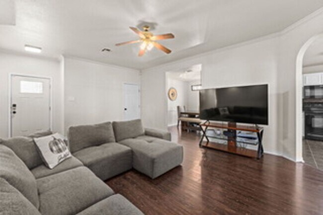 Building Photo - 4109 Maid Marian Cir