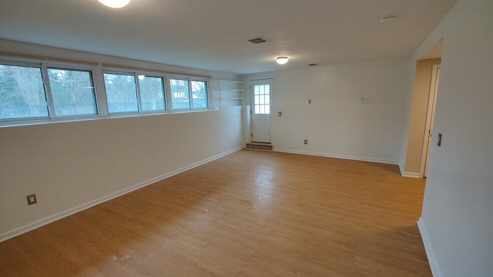 Building Photo - 2527 Richmond Rd