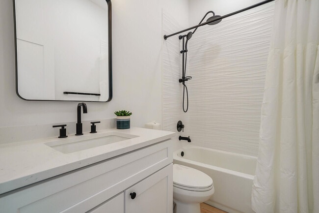 Building Photo - 1248 N Harbor Dr