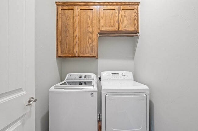 Building Photo - 129 Hi Valley