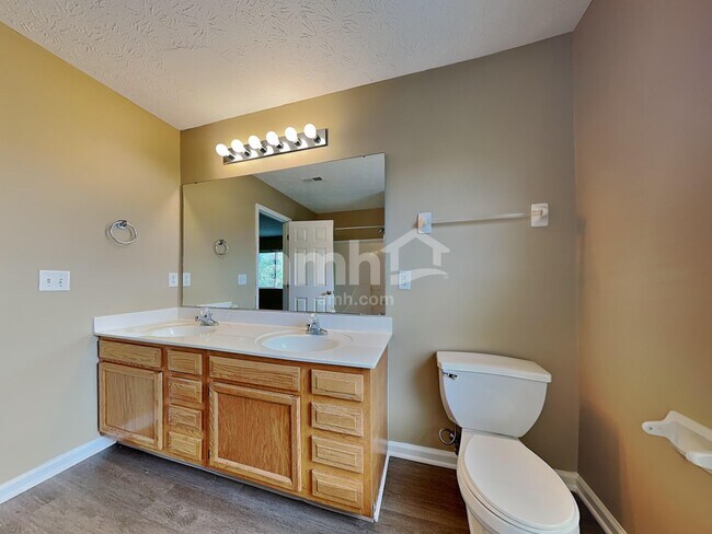 Building Photo - 9865 Whispering Pine Dr