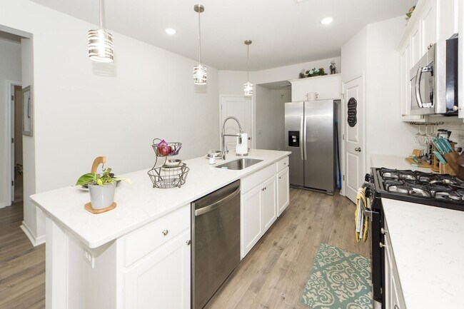 Building Photo - 4 Bedroom, 3 Bathroom home in Liberty Village - Goose Creek
