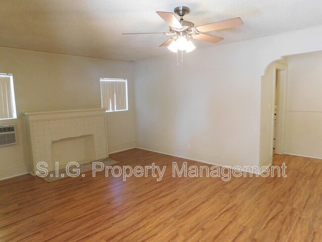 Building Photo - 1250 E Villa St