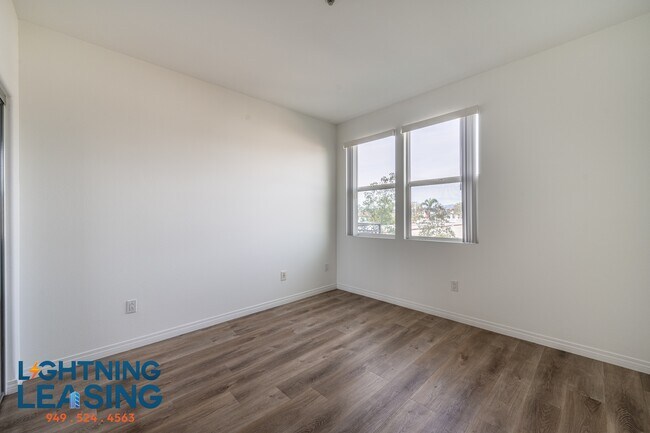 Building Photo - 11927 Kling St