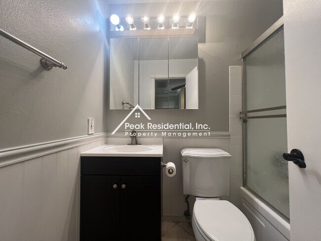 Building Photo - 2bd/1ba Condo with 1 Car Garage- Minutes From ARC!