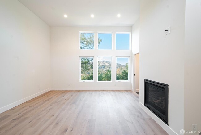 Building Photo - 81 Estates Dr
