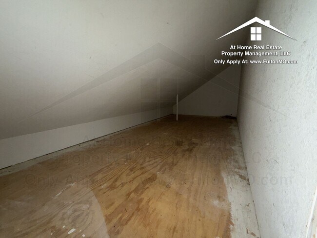 Building Photo - 1011-1013 Greystone Court