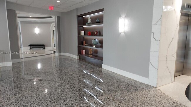 Building Photo - 3140 S Ocean Dr