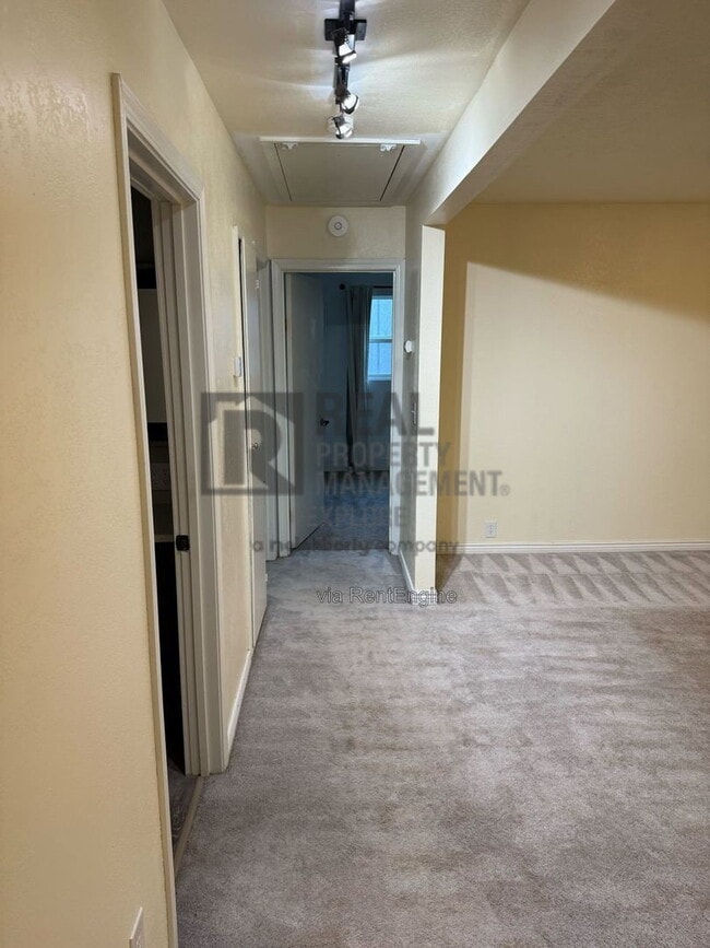 Building Photo - 1533 3rd Ave W