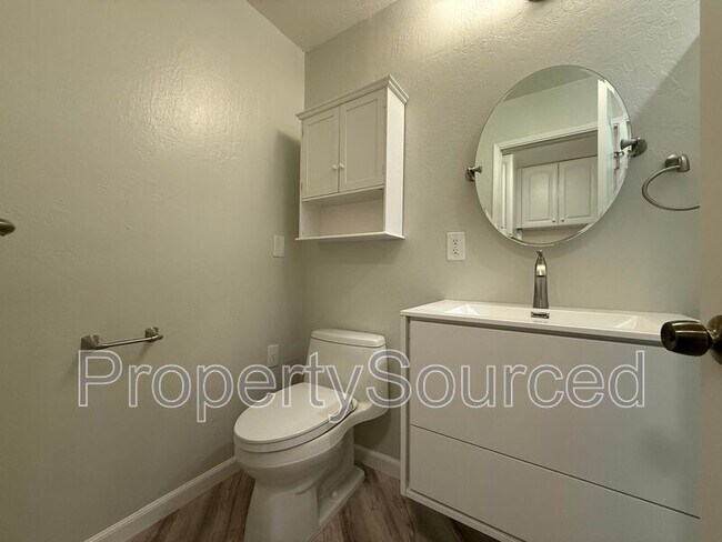 Building Photo - 1550 Naples Ct