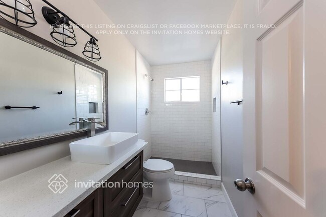 Building Photo - 2133 W Palmaire Ave