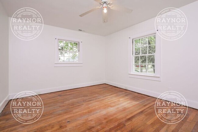 Building Photo - 206 Layton St