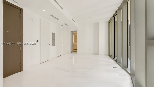 Building Photo - 300 Biscayne Blvd