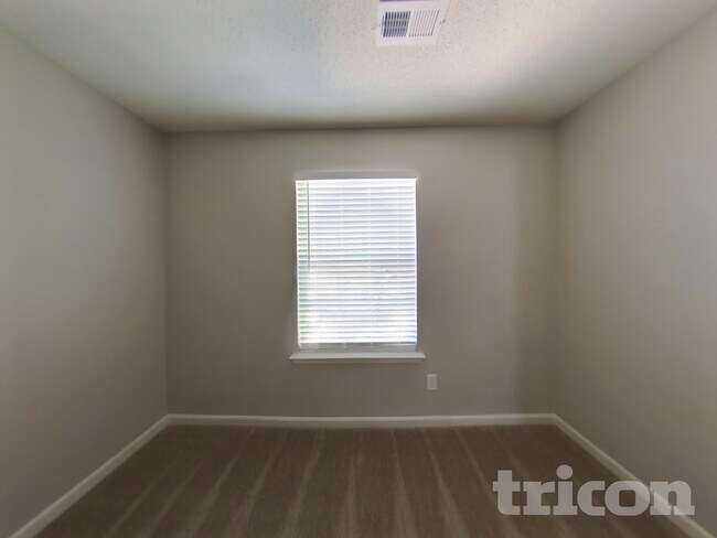 Building Photo - 2934 Hawick Commons Dr