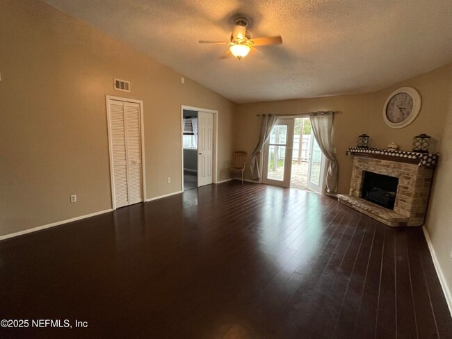 Building Photo - 636 Aquatic Dr