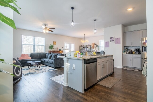 Building Photo - Like New Home in Grovetown