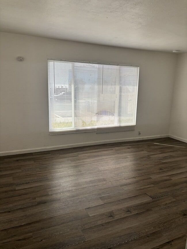 Building Photo - 1949 Darrah St