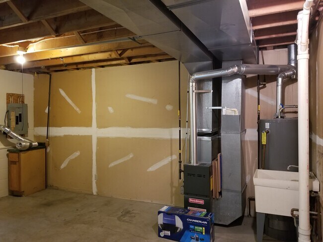 Building Photo - 220 Leighton Dr