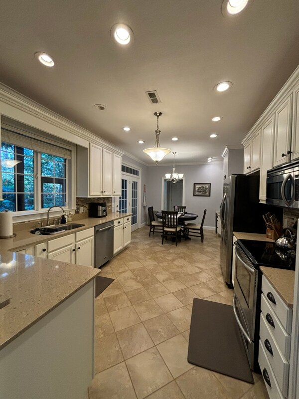 Building Photo - 613 Davis Acres Dr