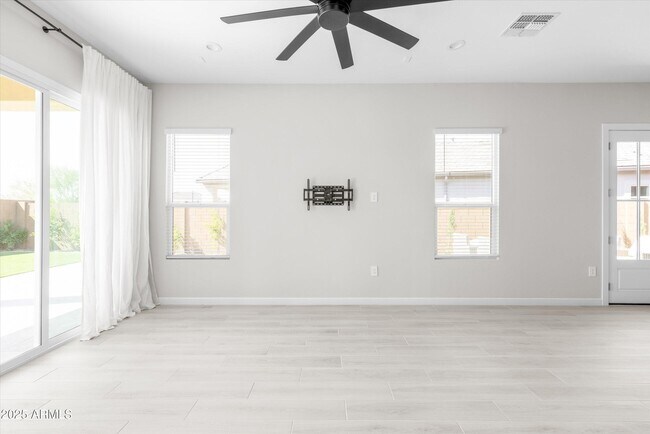 Building Photo - 21425 N 59th St