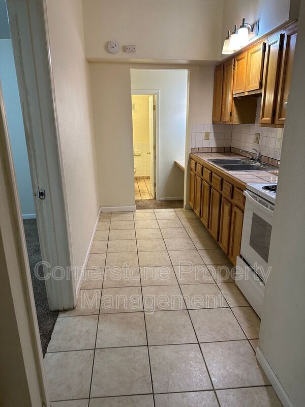 Building Photo - 409 S 13th St